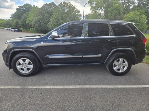 Used 2012 Jeep Grand Cherokee Laredo w/ Laredo E Group AWD/4WD image 4
