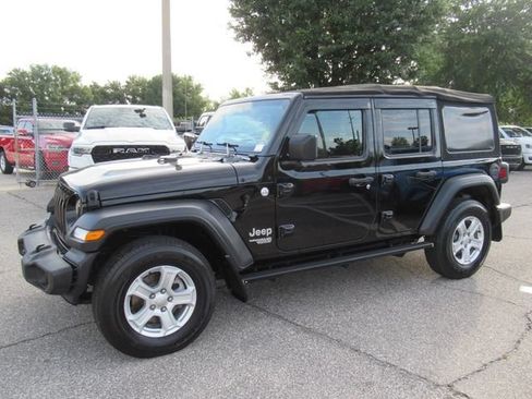 Used 2018 Jeep Wrangler Unlimited Sport S AWD/4WD image 4