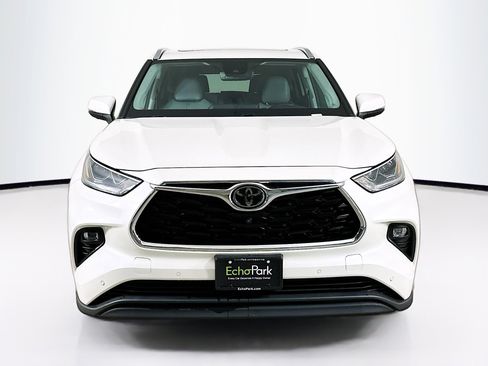 Used 2021 Toyota Highlander Limited image 2