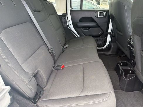 Used 2020 Jeep Wrangler Unlimited Sahara w/ Uconnect 4C Nav & Sound Group AWD/4WD image 19