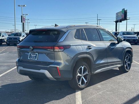 Used 2025 Volkswagen Tiguan SE image 5