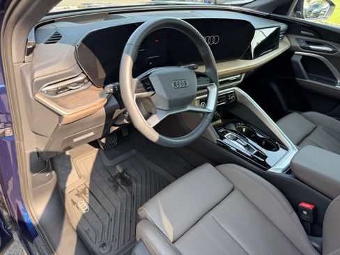Used 2025 Audi Q5 Premium Plus AWD/4WD image 13