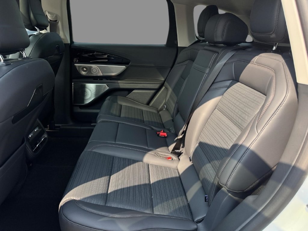 New 2026 Lincoln Nautilus Reserve AWD/4WD image 13