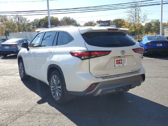 Used 2021 Toyota Highlander Platinum AWD/4WD image 3