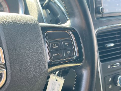 Used 2019 Dodge Grand Caravan SXT image 17