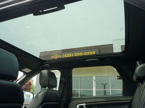 Used 2019 Land Rover Discovery Sport HSE image 17