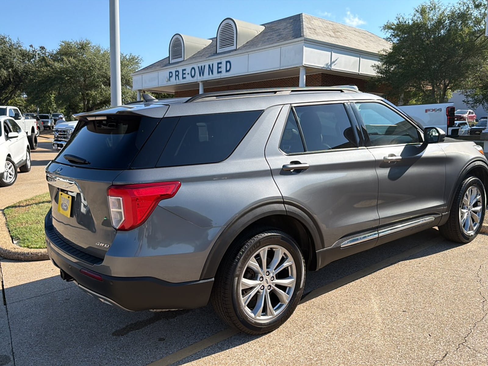 Used 2023 Ford Explorer XLT w/ Equipment Group 202A AWD/4WD image 9