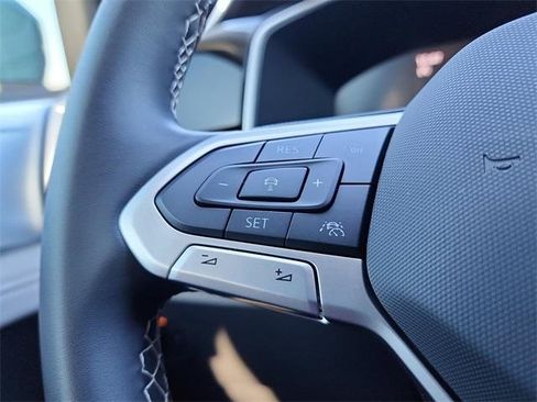 Certified 2025 Volkswagen Taos SE image 23