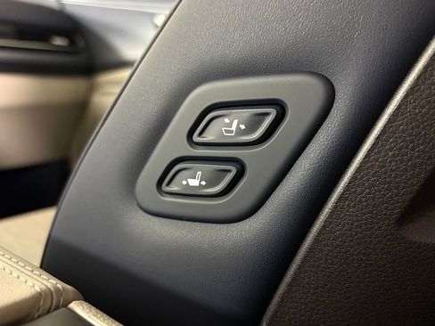 New 2026 Kia Carnival EX FWD image 35
