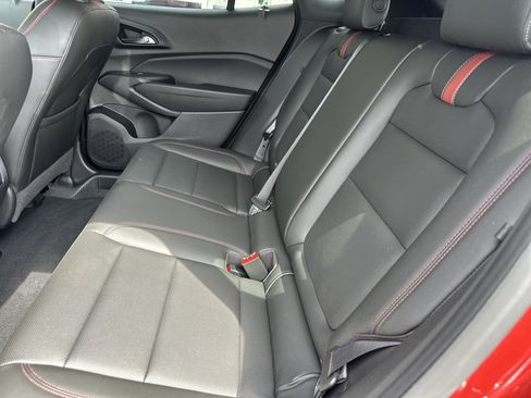 Used 2025 Chevrolet Trax RS w/ Sunroof Package FWD image 12