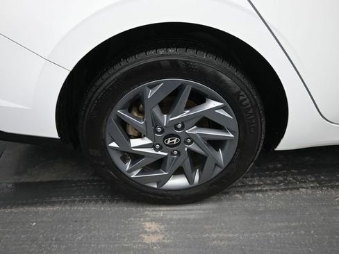 Used 2024 Hyundai Elantra SEL image 40