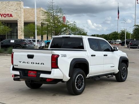 Used 2025 Toyota Tacoma TRD Off-Road image 4