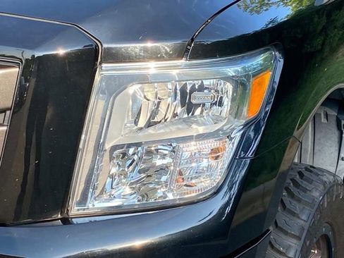 Used 2021 Nissan Titan SV w/ SV Convenience Package AWD/4WD image 5