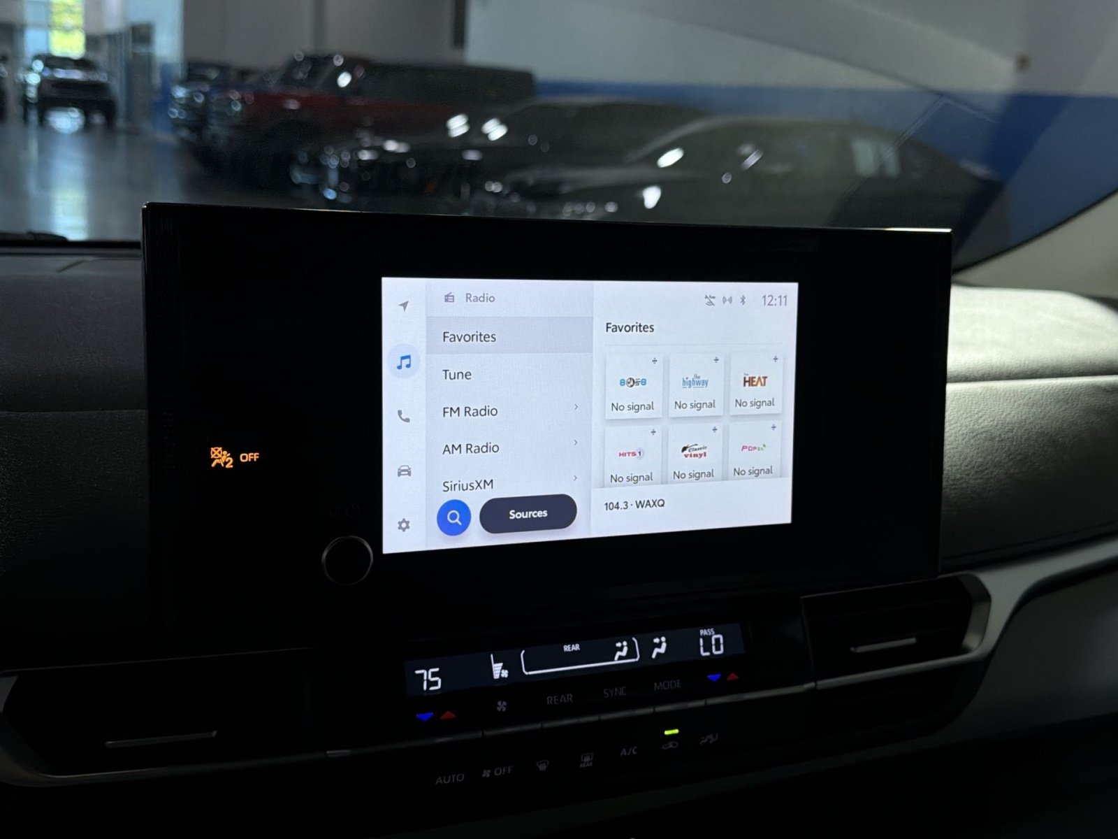 Used 2025 Toyota Sienna LE FWD image 29