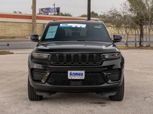 Used 2023 Jeep Grand Cherokee Altitude image 2