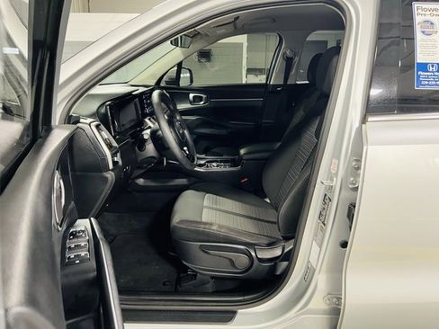 Used 2022 Kia Sorento LX image 26