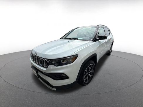 Used 2025 Jeep Compass Limited AWD/4WD image 3