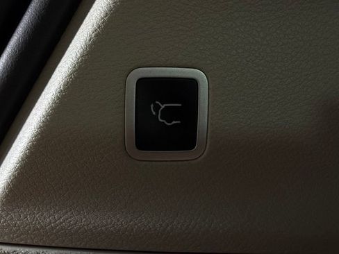 Used 2022 Chrysler Pacifica Touring-L FWD image 12
