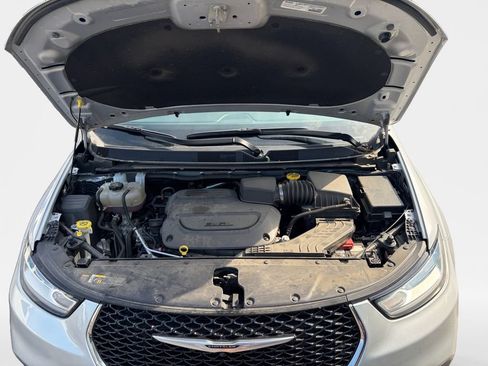 Used 2023 Chrysler Pacifica Touring-L FWD image 23