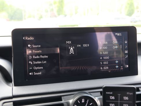 Used 2024 Lexus IS 500 RWD image 37