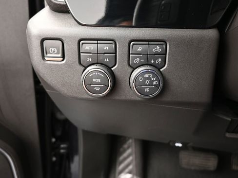 Used 2024 Chevrolet Silverado 1500 LT Trail Boss w/ LT Trail Boss Premium Package image 39