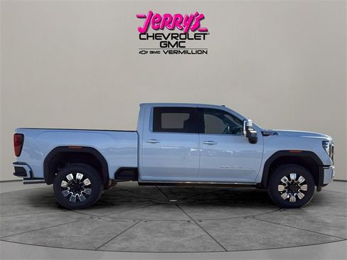 New 2026 GMC Sierra 2500 Denali w/ Denali Reserve Package image 17