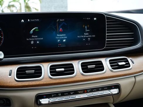 Used 2023 Mercedes-Benz GLS 450 4MATIC image 30