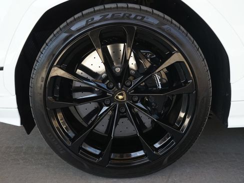 Used 2023 Lamborghini Urus S AWD/4WD image 35