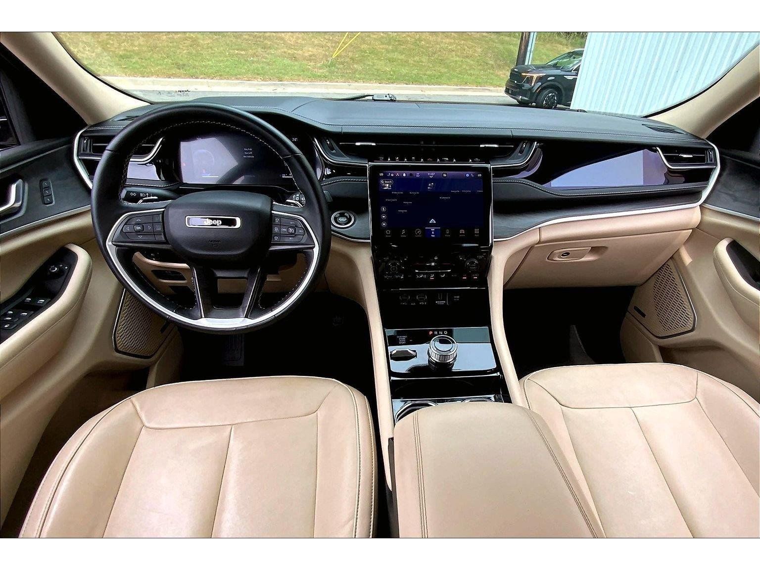 Used 2022 Jeep Grand Cherokee L Limited w/ Trailer Tow Group (B) AWD/4WD image 14