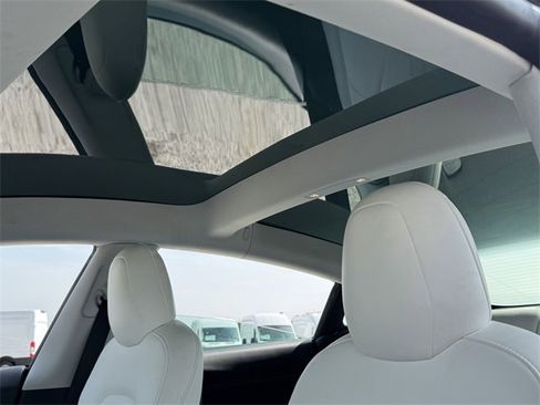 Used 2021 Tesla Model 3 Standard Range image 31