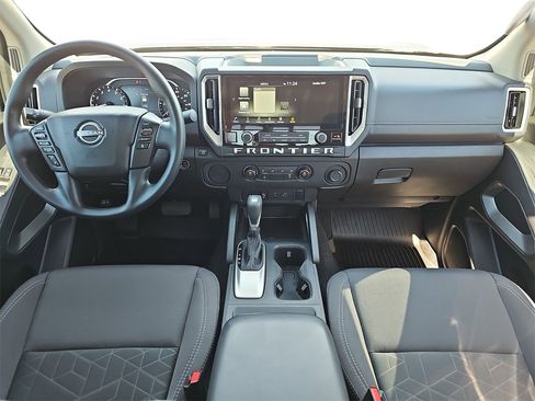 Used 2025 Nissan Frontier SV image 9