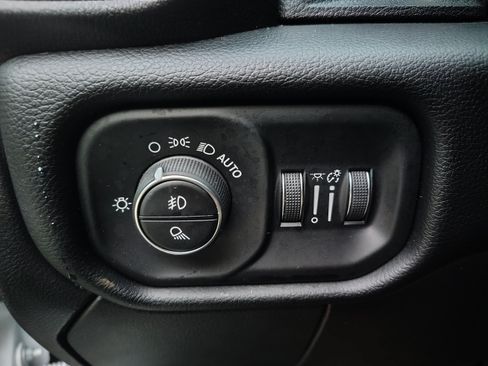 Used 2026 RAM 2500 Laramie AWD/4WD image 24