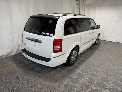 Used 2008 Chrysler Town & Country Limited w/ Entertainment Group #3 FWD image 8