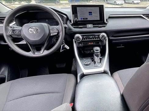 Used 2025 Toyota RAV4 LE AWD/4WD image 31