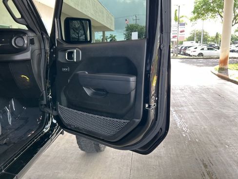 Used 2024 Jeep Gladiator Sport image 24