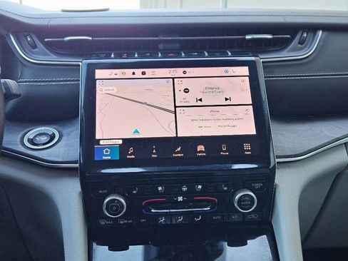 Used 2022 Jeep Grand Cherokee L Overland w/ Advanced Protech Group III image 21