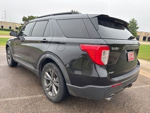 Used 2021 Ford Explorer XLT w/ Equipment Group 202A AWD/4WD image 6