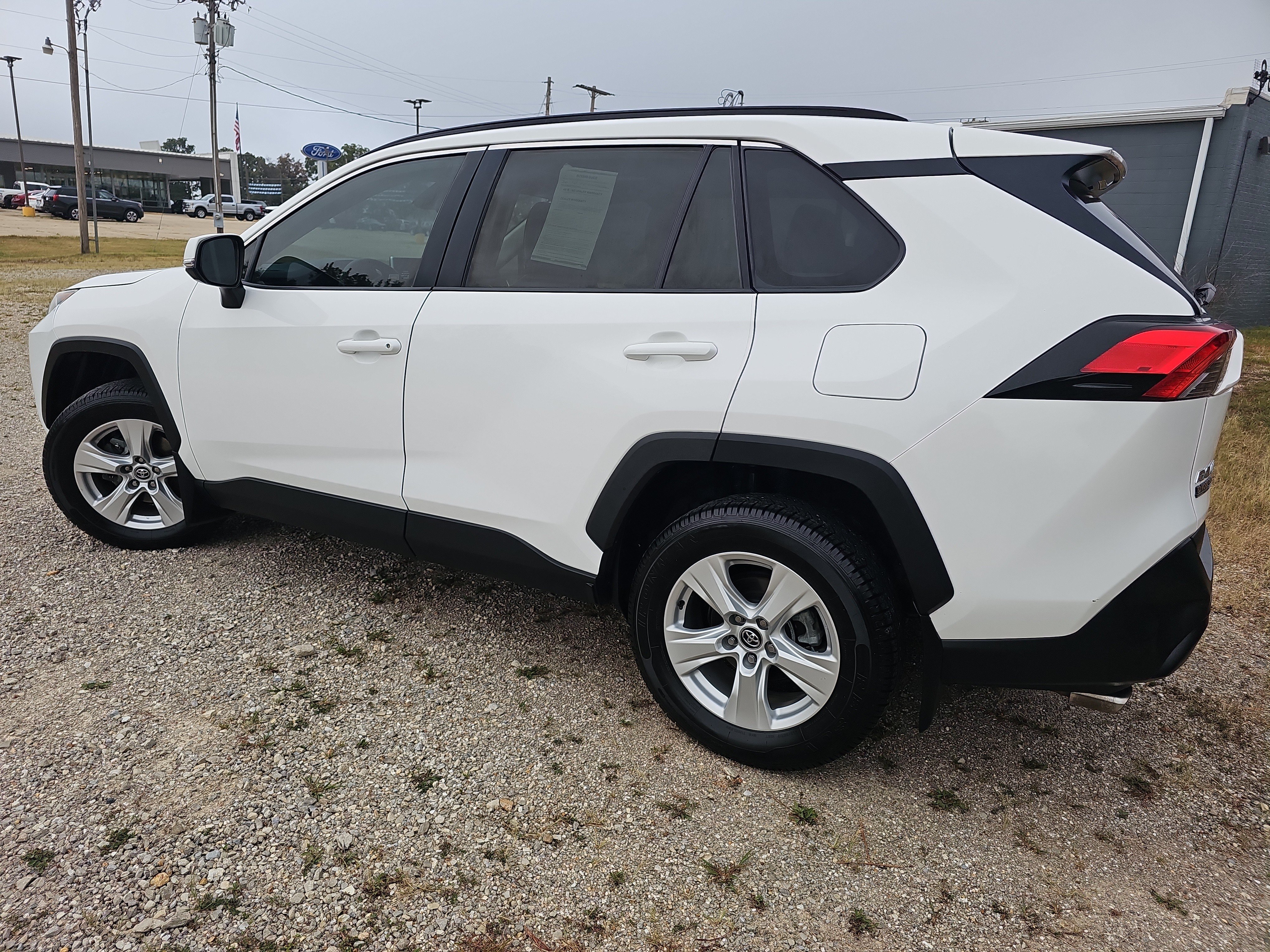 Used 2020 Toyota RAV4 XLE w/ Convenience Package FWD image 7