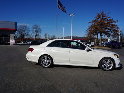 Used 2014 Mercedes-Benz E 350 Sedan image 3