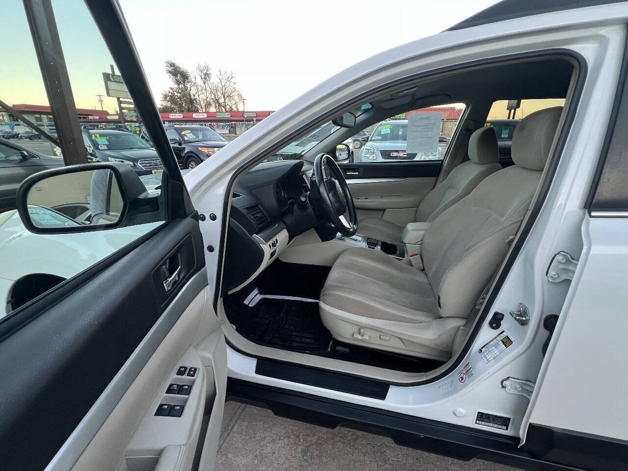 Used 2014 Subaru Outback 2.5i Premium AWD/4WD image 11