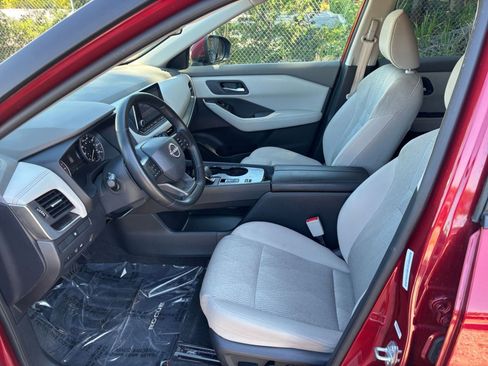 Used 2025 Nissan Rogue SV FWD image 29