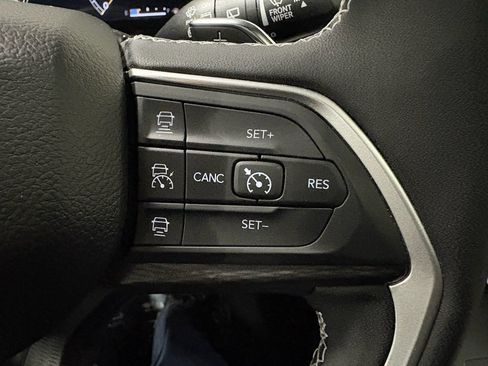 Used 2024 Jeep Grand Cherokee Altitude AWD/4WD image 18