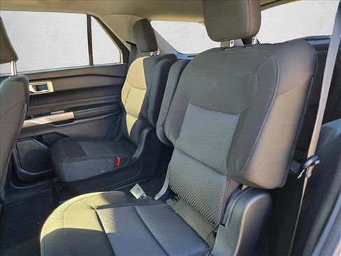 Used 2022 Ford Explorer XLT image 16