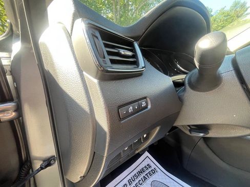Used 2018 Nissan Rogue SL w/ Premium Package FWD image 33