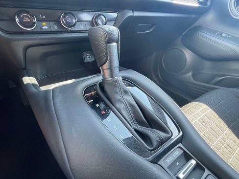 Used 2023 Honda HR-V LX image 32