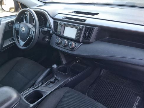 Used 2018 Toyota RAV4 LE w/ All Weather Liner Package FWD image 10