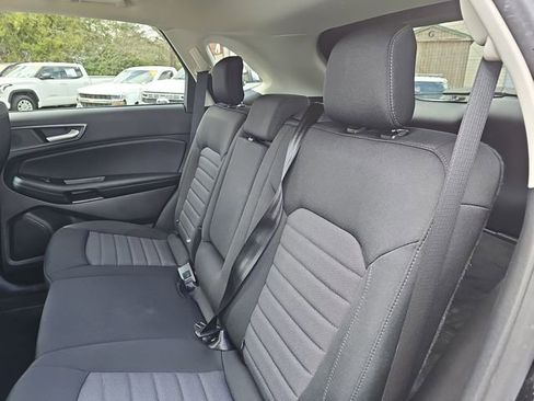 Used 2024 Ford Edge SE w/ Black Appearance Package image 15
