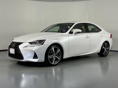 Used 2017 Lexus IS 300 AWD image 3