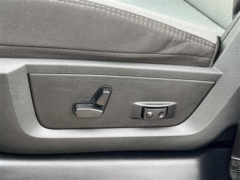 Used 2024 RAM 3500 Big Horn image 31