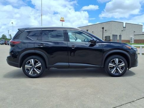 Used 2025 Nissan Rogue SL AWD/4WD image 4